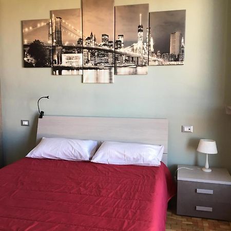 Pellico Stylish Apartments Cuneo Szoba fotó